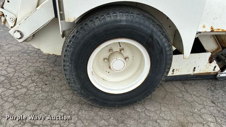 image for item DV0829 1992 Elgin Pelican Series P street sweeper truck