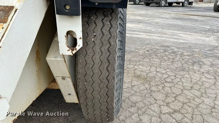 image for item DV0829 1992 Elgin Pelican Series P street sweeper truck