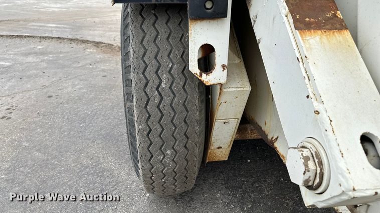 image for item DV0829 1992 Elgin Pelican Series P street sweeper truck