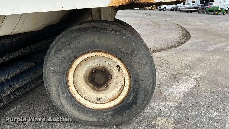 image for item DV0829 1992 Elgin Pelican Series P street sweeper truck