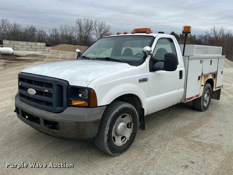 image for item DV0830 2006 Ford F350 Super Duty utility bed pickup truck