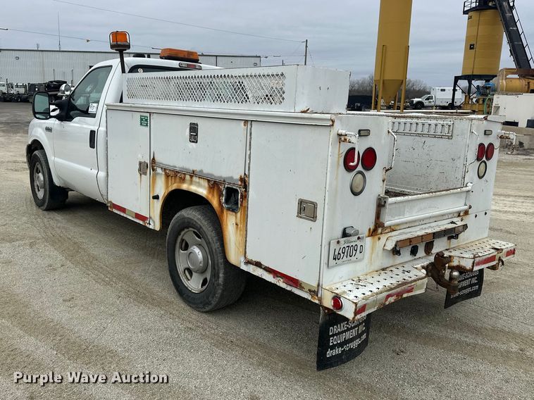 image for item DV0830 2006 Ford F350 Super Duty utility bed pickup truck