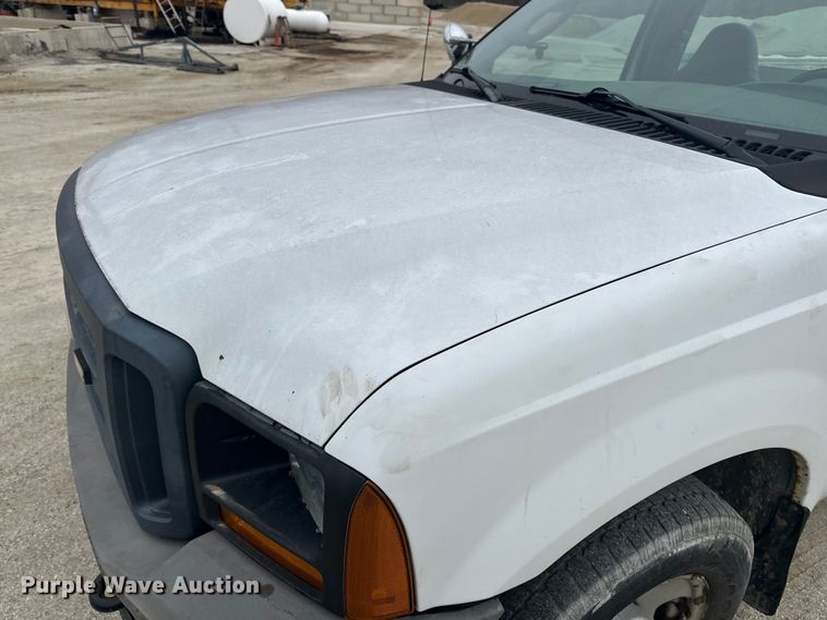 image for item DV0830 2006 Ford F350 Super Duty utility bed pickup truck