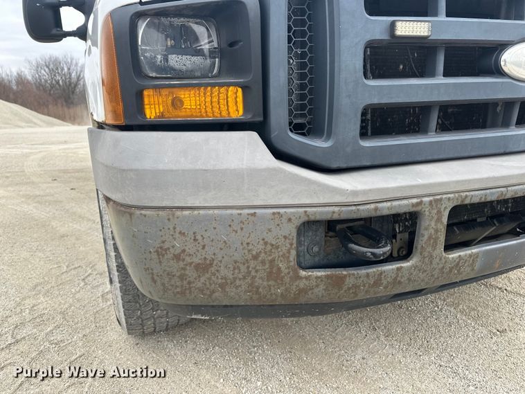 image for item DV0830 2006 Ford F350 Super Duty utility bed pickup truck