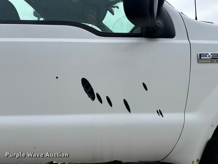 image for item DV0830 2006 Ford F350 Super Duty utility bed pickup truck