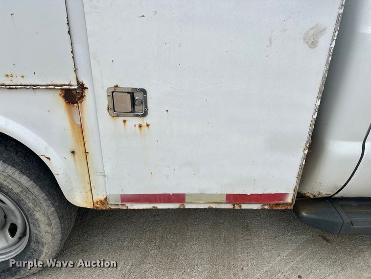 image for item DV0830 2006 Ford F350 Super Duty utility bed pickup truck