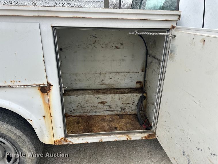 image for item DV0830 2006 Ford F350 Super Duty utility bed pickup truck