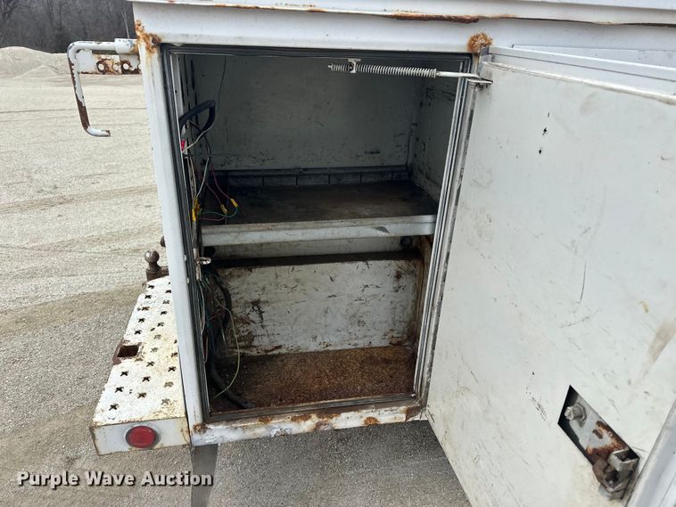 image for item DV0830 2006 Ford F350 Super Duty utility bed pickup truck