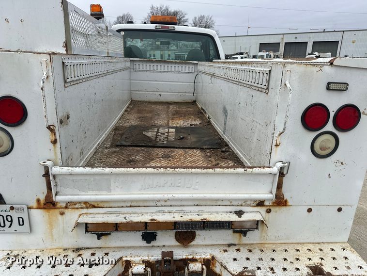 image for item DV0830 2006 Ford F350 Super Duty utility bed pickup truck