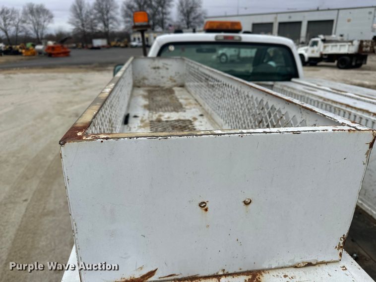 image for item DV0830 2006 Ford F350 Super Duty utility bed pickup truck