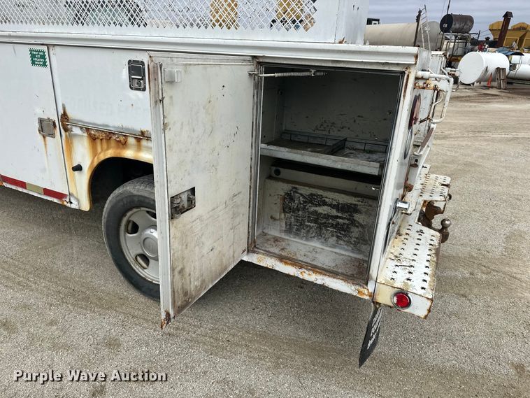 image for item DV0830 2006 Ford F350 Super Duty utility bed pickup truck