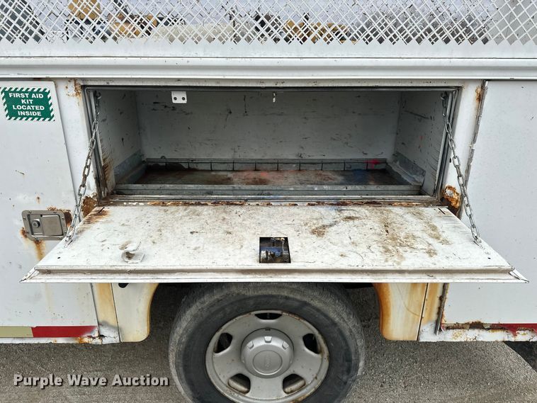 image for item DV0830 2006 Ford F350 Super Duty utility bed pickup truck