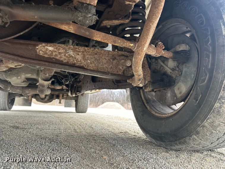 image for item DV0830 2006 Ford F350 Super Duty utility bed pickup truck