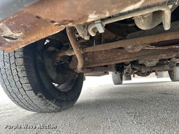 image for item DV0830 2006 Ford F350 Super Duty utility bed pickup truck