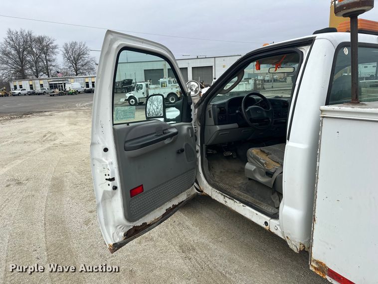 image for item DV0830 2006 Ford F350 Super Duty utility bed pickup truck