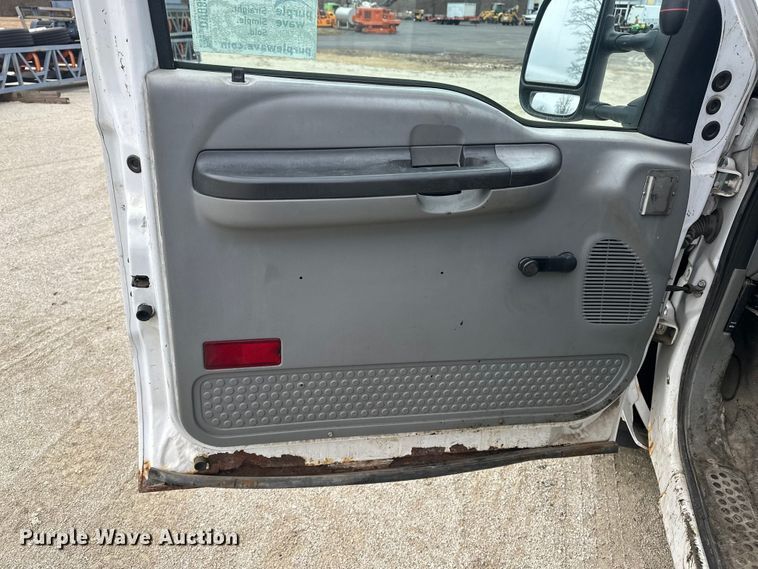 image for item DV0830 2006 Ford F350 Super Duty utility bed pickup truck