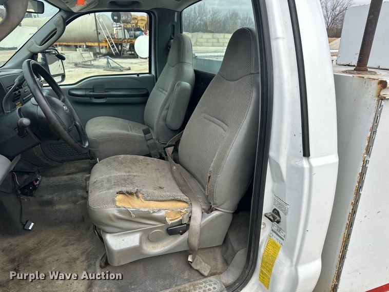 image for item DV0830 2006 Ford F350 Super Duty utility bed pickup truck