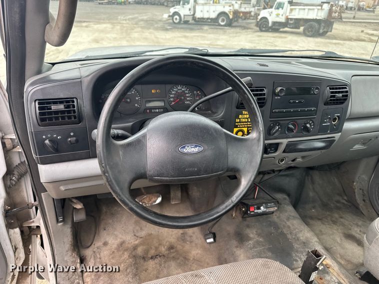 image for item DV0830 2006 Ford F350 Super Duty utility bed pickup truck