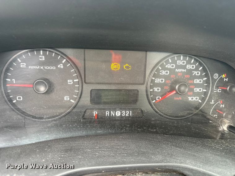 image for item DV0830 2006 Ford F350 Super Duty utility bed pickup truck