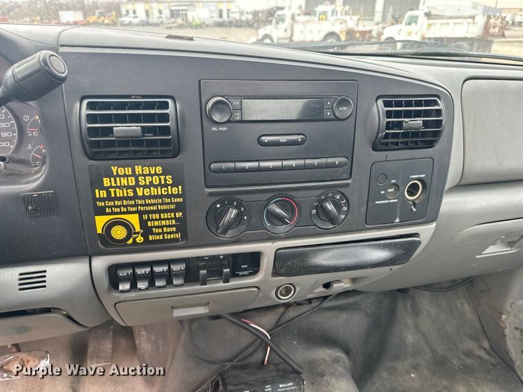 image for item DV0830 2006 Ford F350 Super Duty utility bed pickup truck