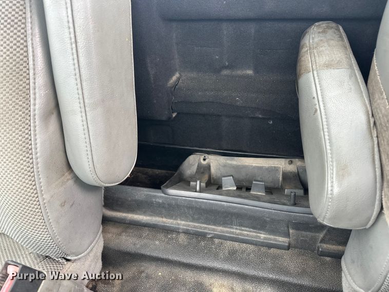 image for item DV0830 2006 Ford F350 Super Duty utility bed pickup truck