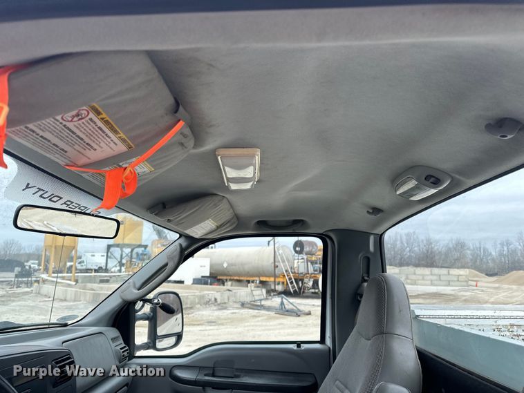 image for item DV0830 2006 Ford F350 Super Duty utility bed pickup truck