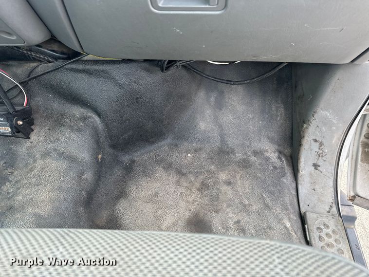 image for item DV0830 2006 Ford F350 Super Duty utility bed pickup truck