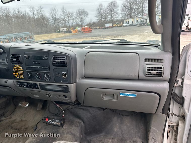 image for item DV0830 2006 Ford F350 Super Duty utility bed pickup truck