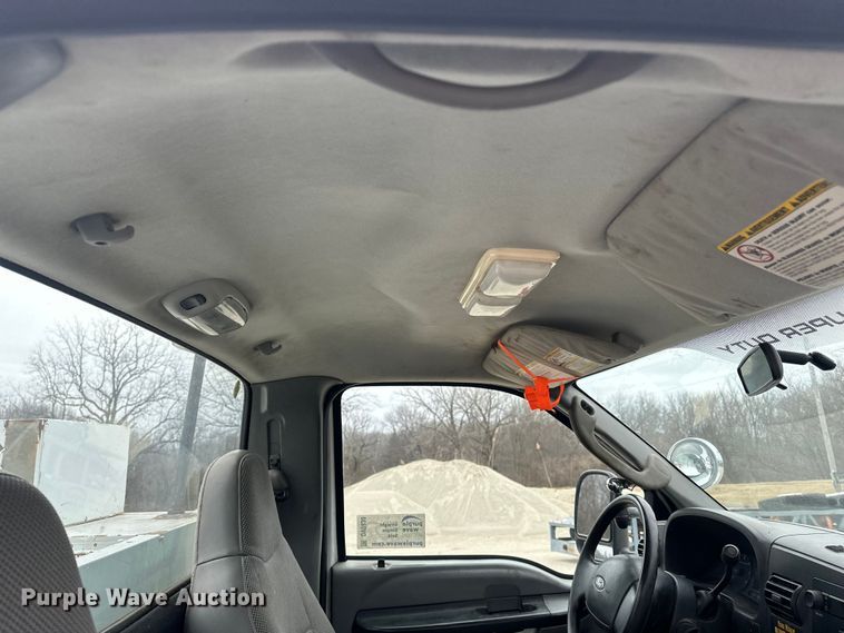 image for item DV0830 2006 Ford F350 Super Duty utility bed pickup truck