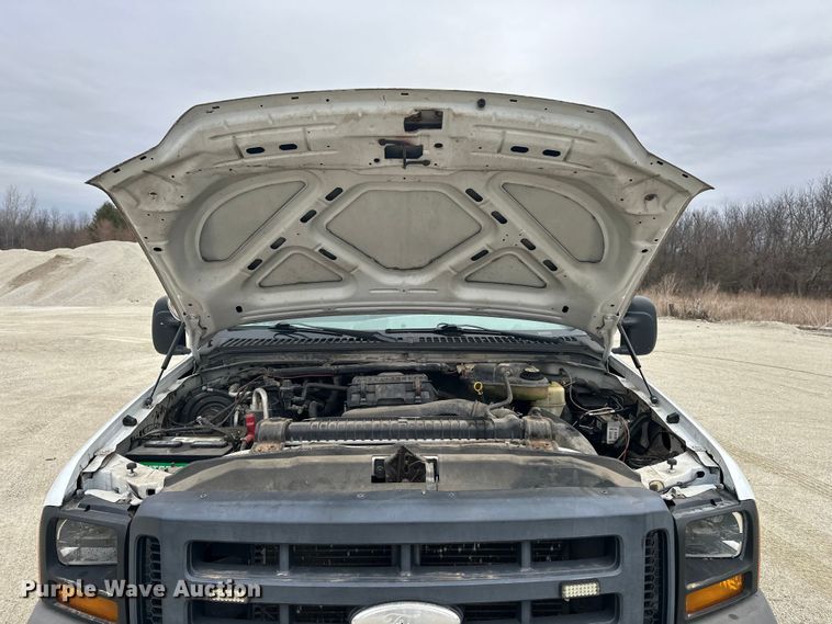 image for item DV0830 2006 Ford F350 Super Duty utility bed pickup truck