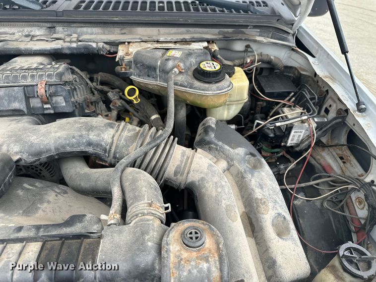 image for item DV0830 2006 Ford F350 Super Duty utility bed pickup truck