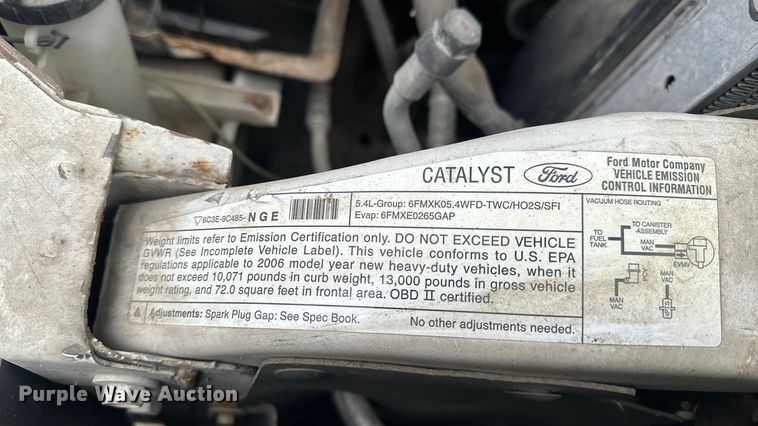 image for item DV0830 2006 Ford F350 Super Duty utility bed pickup truck