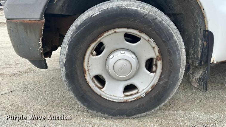 image for item DV0830 2006 Ford F350 Super Duty utility bed pickup truck