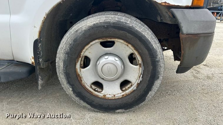 image for item DV0830 2006 Ford F350 Super Duty utility bed pickup truck