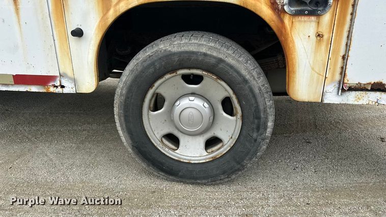 image for item DV0830 2006 Ford F350 Super Duty utility bed pickup truck