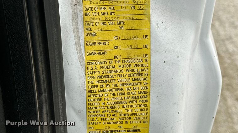 image for item DV0830 2006 Ford F350 Super Duty utility bed pickup truck