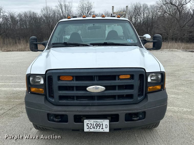 image for item DV0831 2006 Ford F350 Super Duty utility bed pickup truck