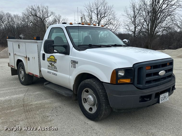 image for item DV0831 2006 Ford F350 Super Duty utility bed pickup truck