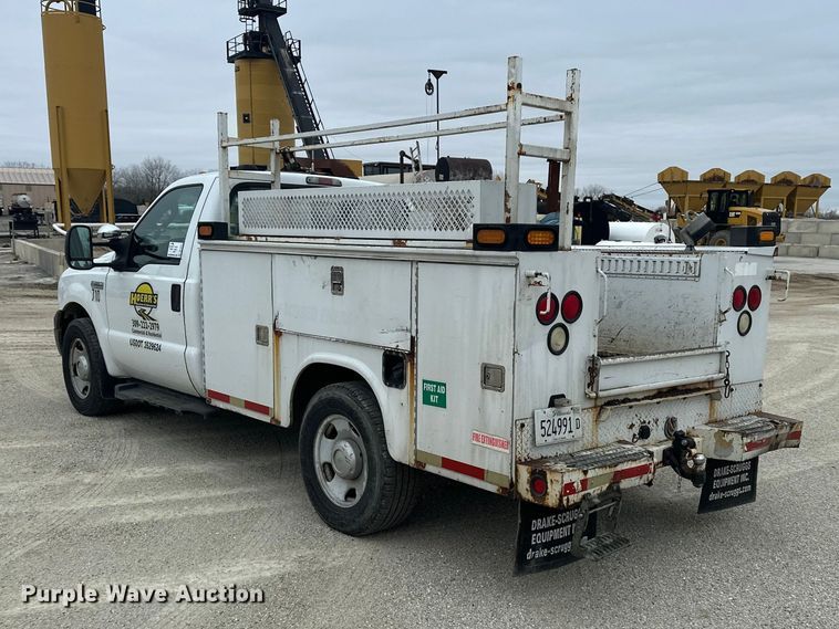 image for item DV0831 2006 Ford F350 Super Duty utility bed pickup truck