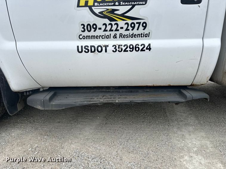 image for item DV0831 2006 Ford F350 Super Duty utility bed pickup truck