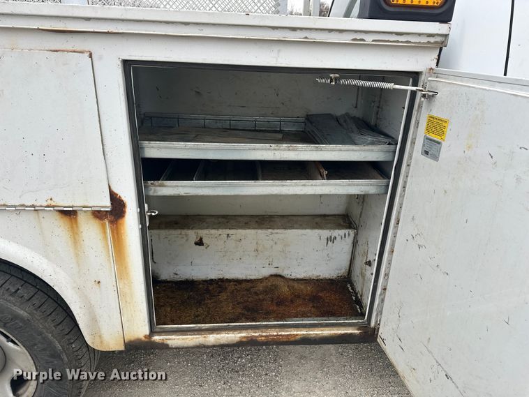 image for item DV0831 2006 Ford F350 Super Duty utility bed pickup truck