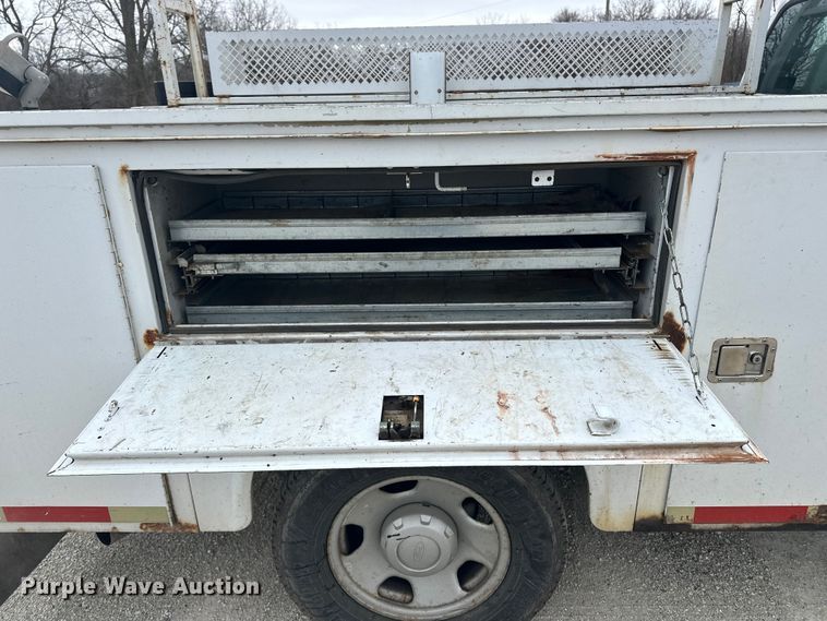 image for item DV0831 2006 Ford F350 Super Duty utility bed pickup truck