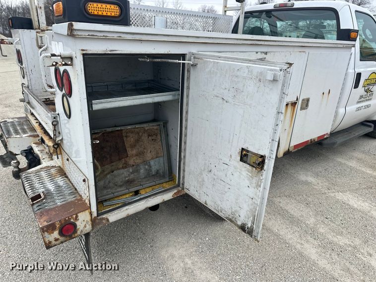 image for item DV0831 2006 Ford F350 Super Duty utility bed pickup truck