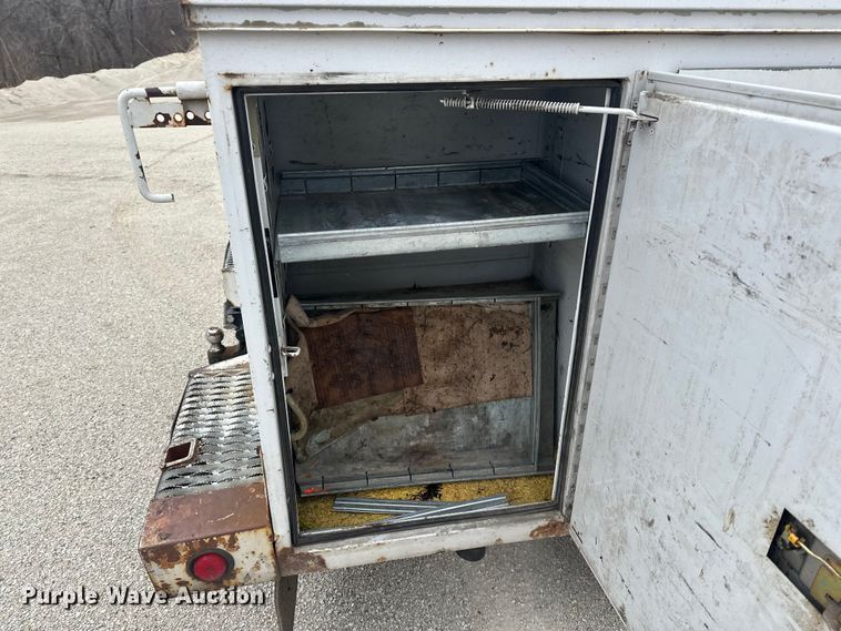 image for item DV0831 2006 Ford F350 Super Duty utility bed pickup truck