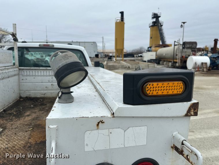 image for item DV0831 2006 Ford F350 Super Duty utility bed pickup truck