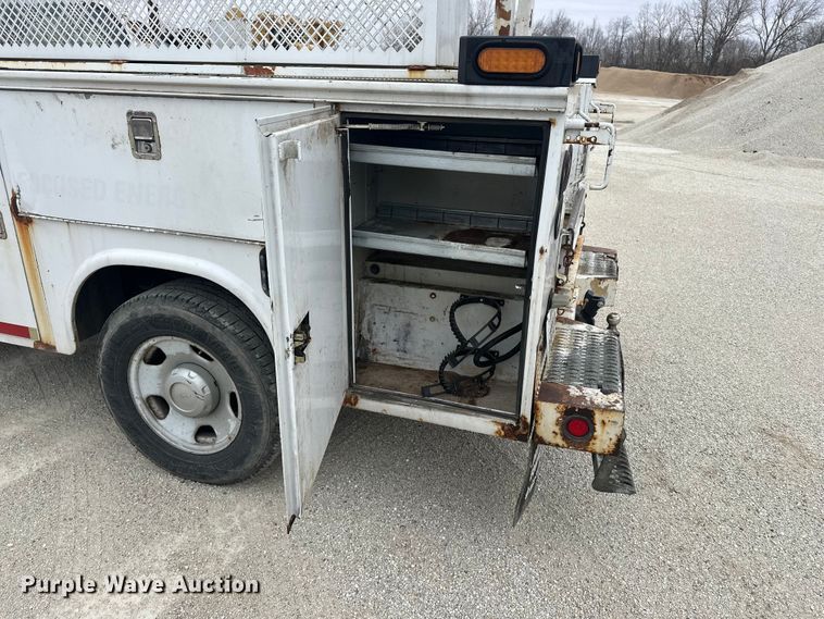 image for item DV0831 2006 Ford F350 Super Duty utility bed pickup truck