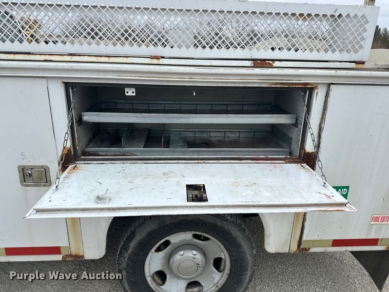 image for item DV0831 2006 Ford F350 Super Duty utility bed pickup truck