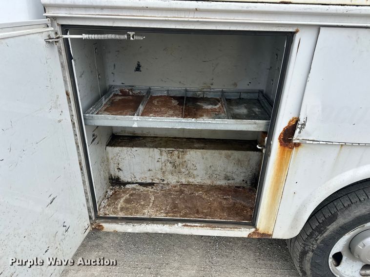 image for item DV0831 2006 Ford F350 Super Duty utility bed pickup truck