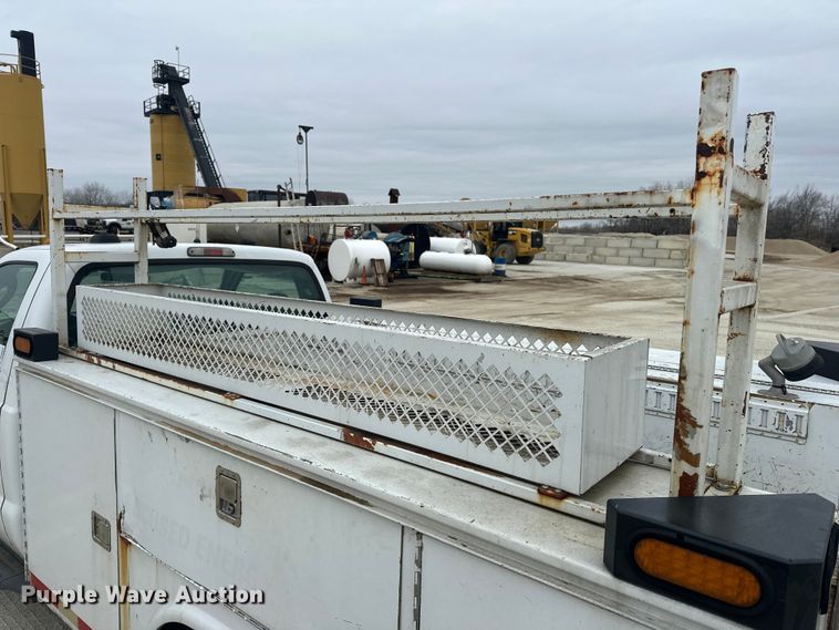 image for item DV0831 2006 Ford F350 Super Duty utility bed pickup truck