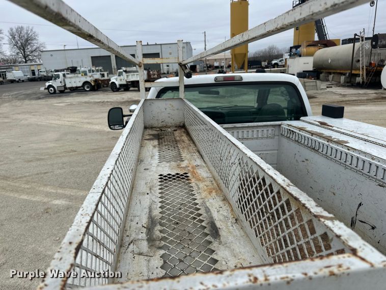 image for item DV0831 2006 Ford F350 Super Duty utility bed pickup truck